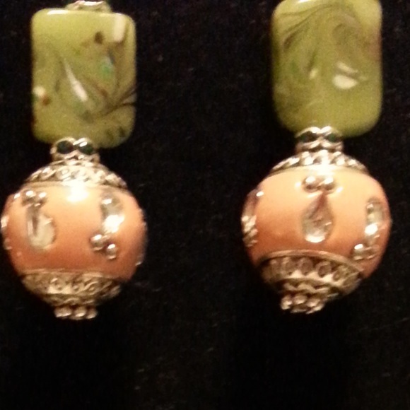 Hand made necklace & pierced earrings set - Picture 2 of 3